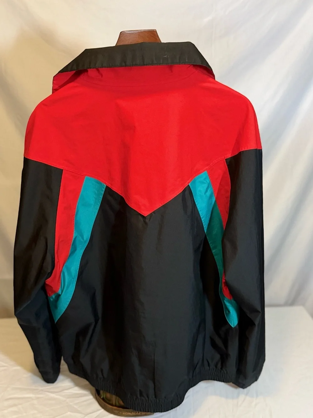 Vintage 1980s SKYR Men's Ski Jacket in Black, Red & Teal Size Large (Y41)